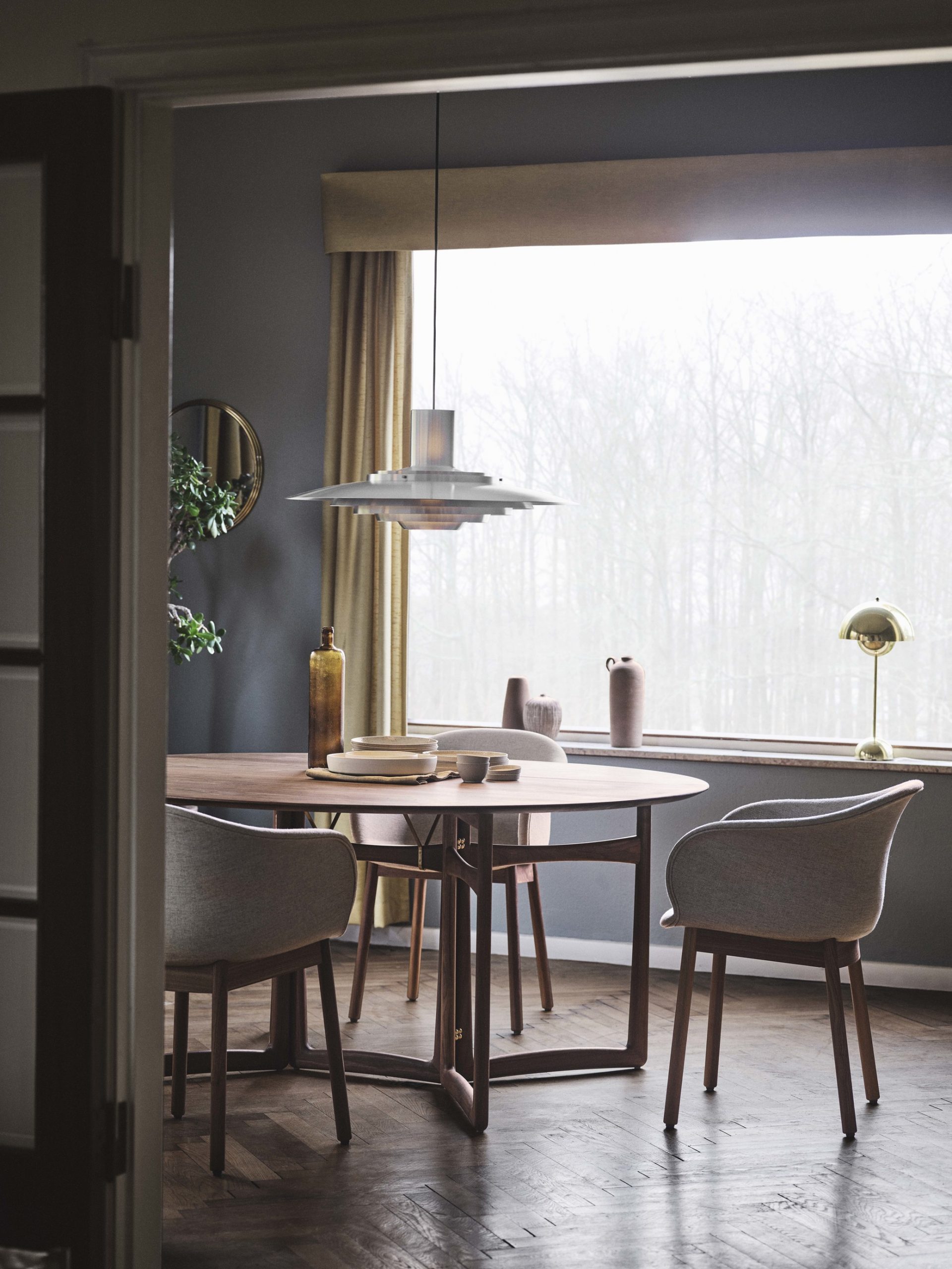 ATD_lifestyle_2020_Drop Leaf_HM6_P376_KF2_Elefy_JH30_Flowerpot_VP3_Sillon_SH3