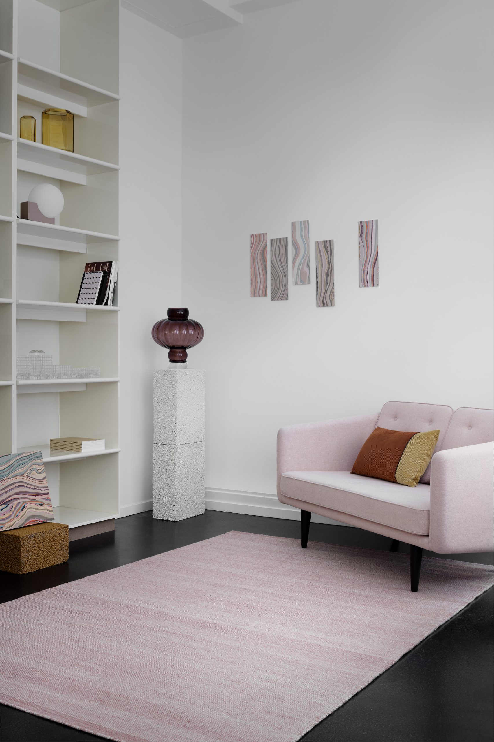 Fabula_Bellis_Rug_Rose_Offwhite_Wool_Hand-woven_3011_A1_300dpi_Medium