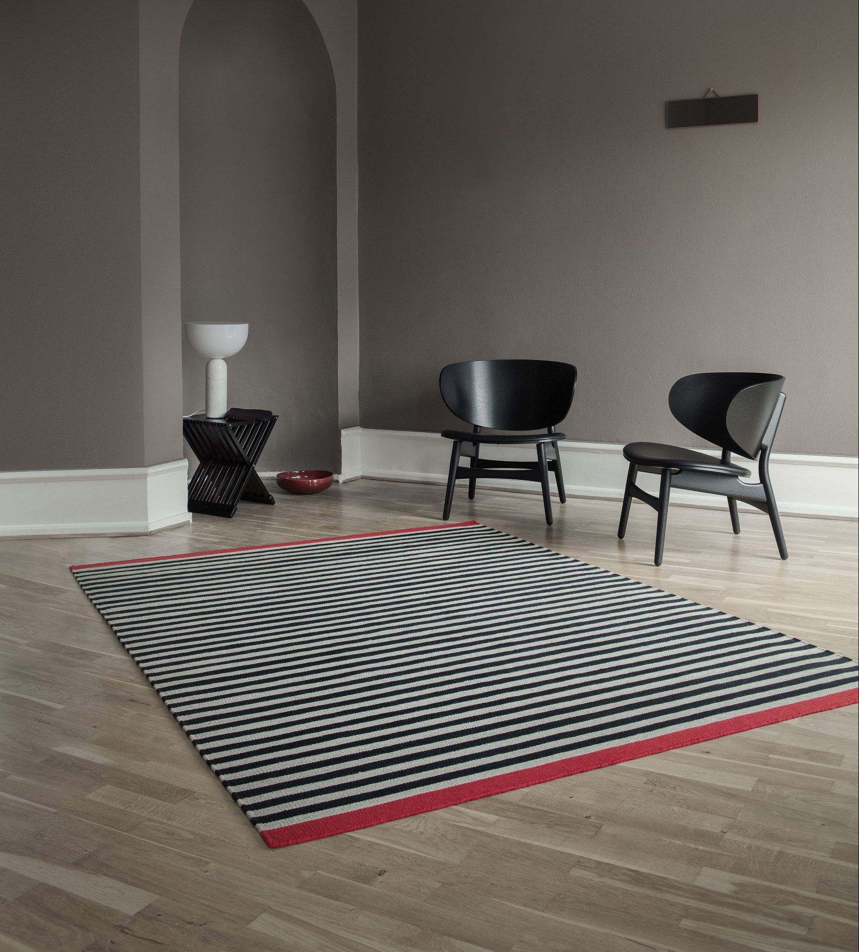 Fabula_Rosemary_Rug_Black_Beige_Wool_Hand-woven_1512_A1_300dpi_Medium