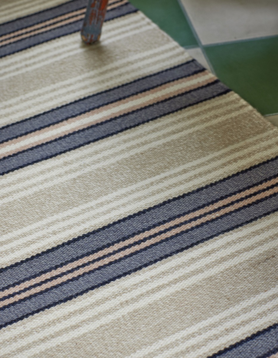 fabula_skagen_rug_runner_beige_green_wool_a2_300dpi_medium_produkt