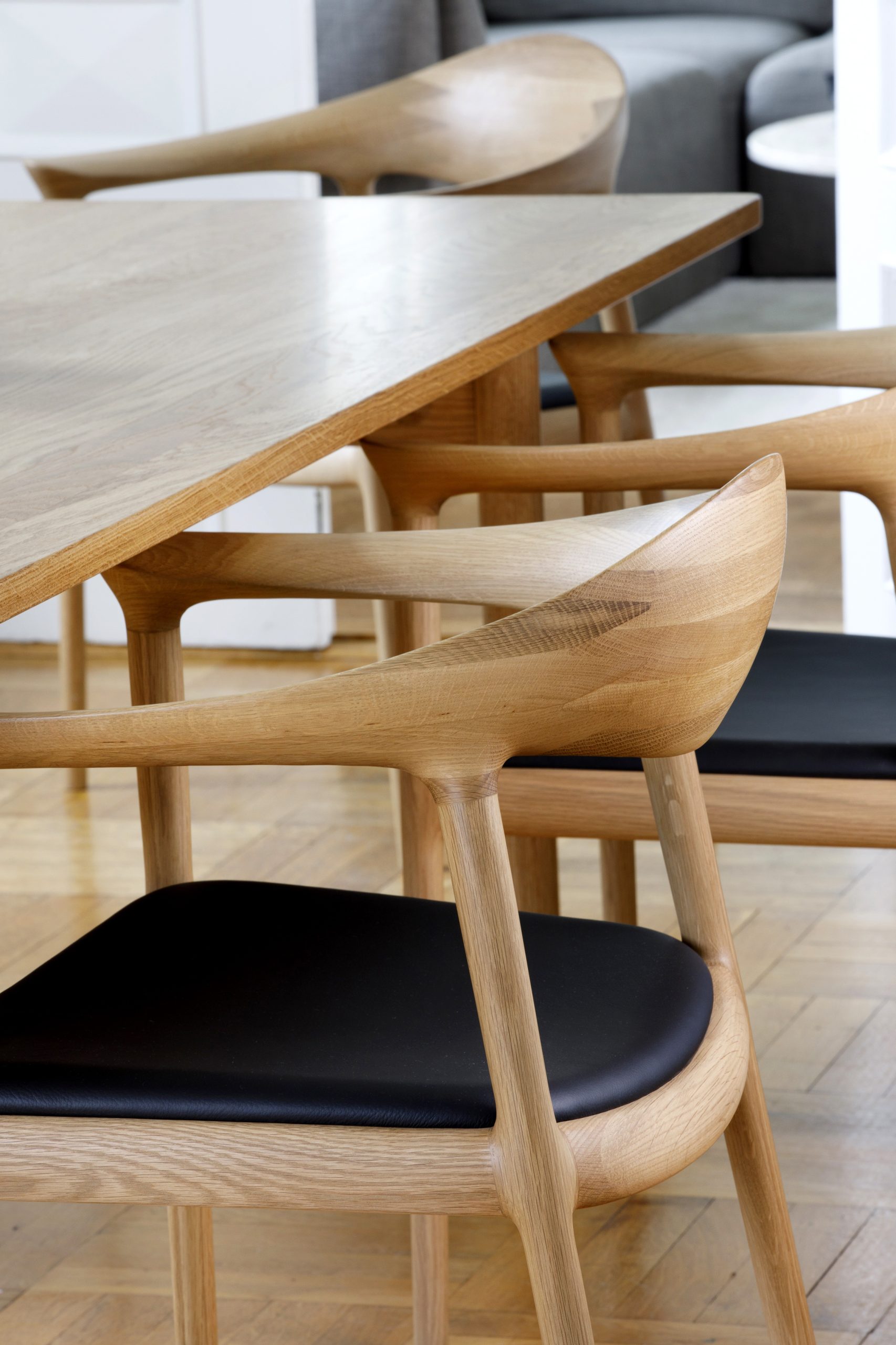 Bridge armchair_BM 40661020_BRU table_BM1837_YBP12